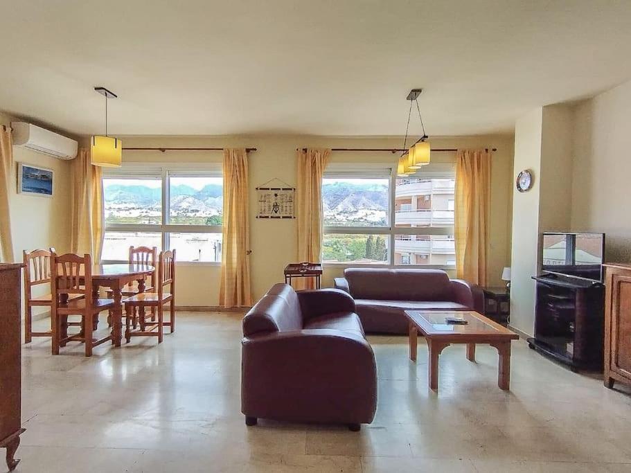 Spacious 4 Bedroom With Parking In Town Centre, Nerja Exterior foto